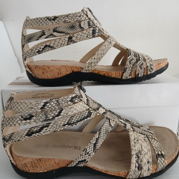 BearPaw Shoes - Ara Beige and Black Strappy Sandals New $22